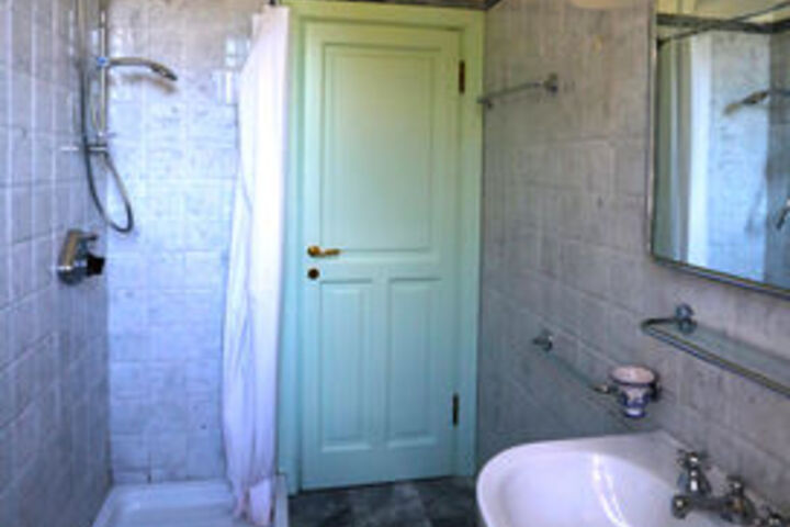 Room 21 of 105