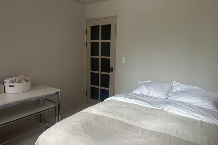 Room 6 of 32