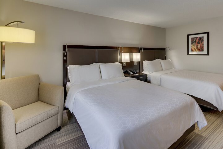 2 Queen Beds (4 of 12)