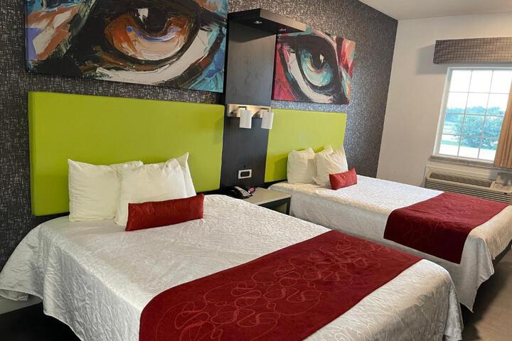 2 Queen Beds (12 of 12)