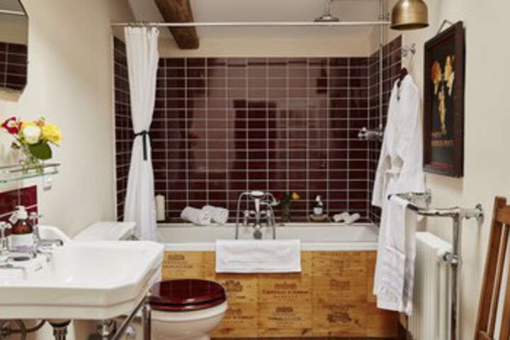 Room 4 of 33