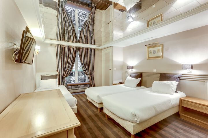 Room 35 of 61