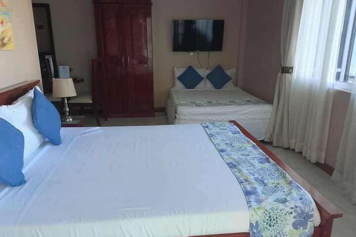 Room 10 of 42