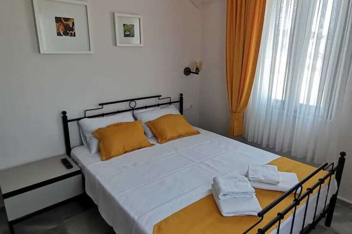 Room 33 of 108