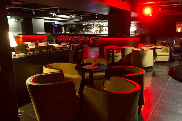 Lounge 42 of 56