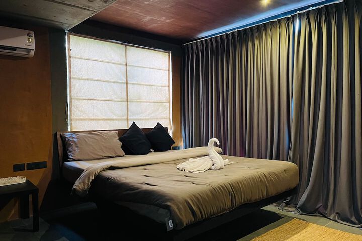 Room 2 of 11