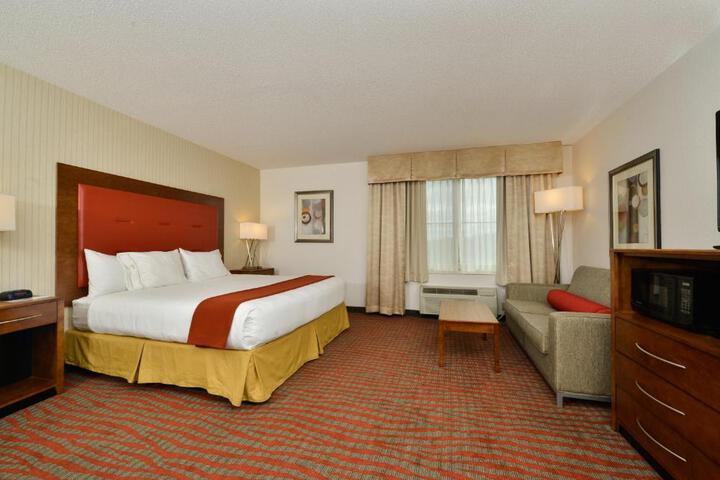 1 King Bed (3 of 16)