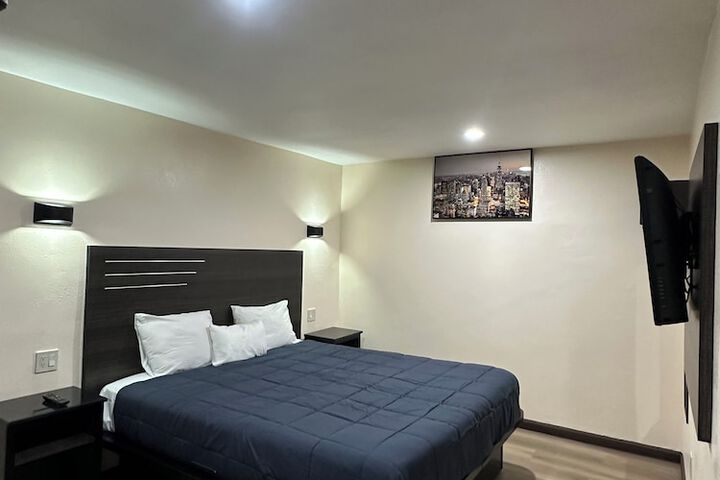 Room 10 of 36