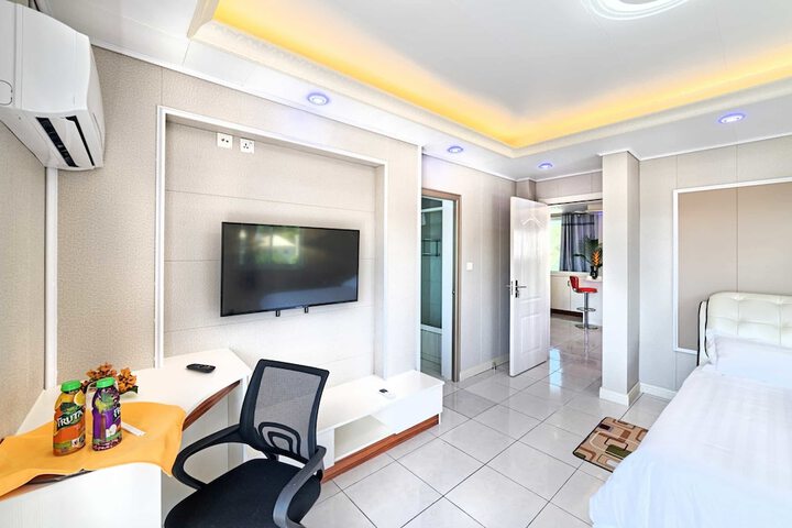 Room 3 of 87