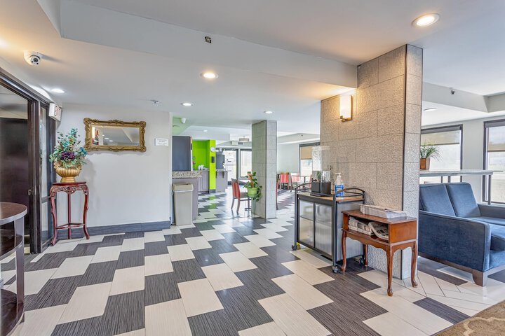 Entrance & Lobby
