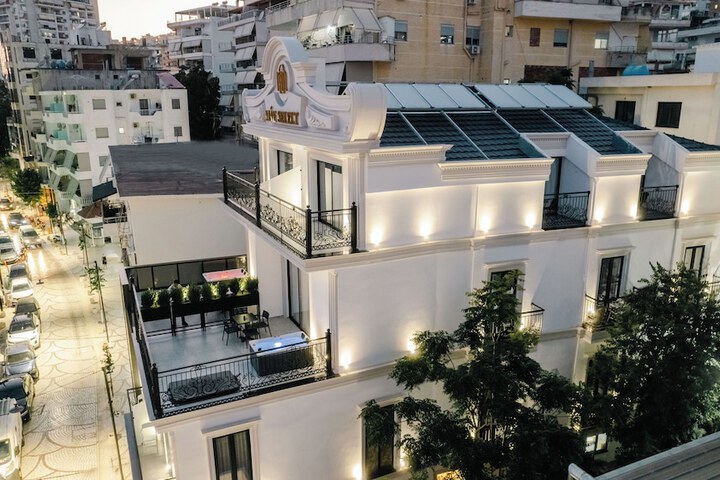 Hotel 184 of 189