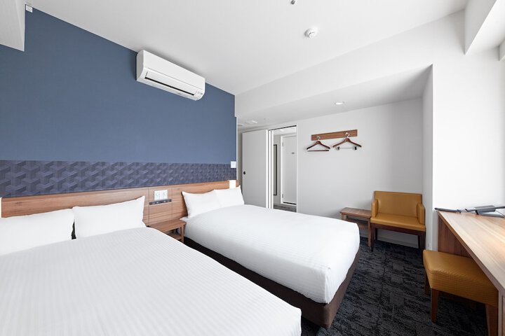 Room 17 of 76