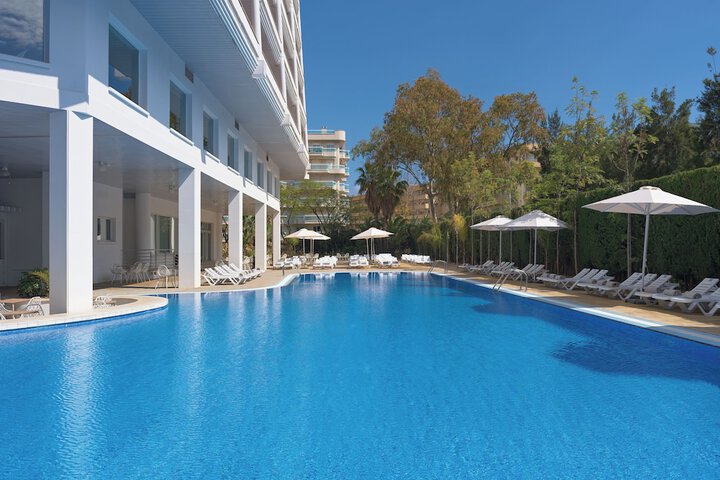 Pools & Facilities