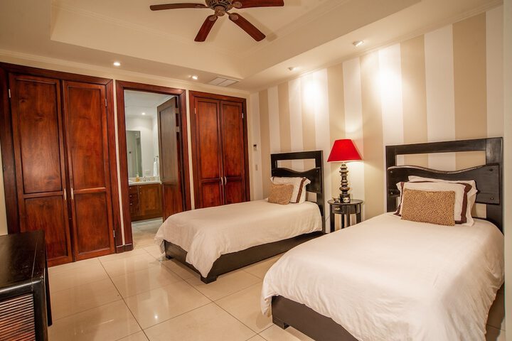 Room 21 of 120