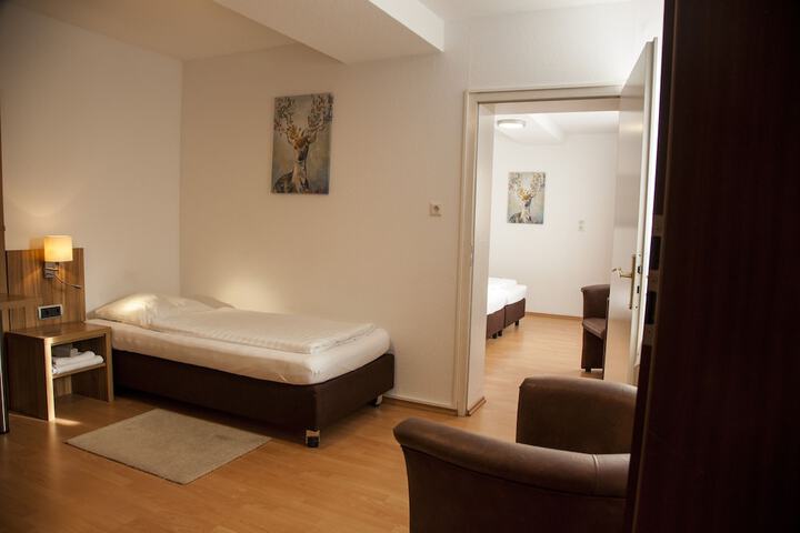 Room 7 of 76