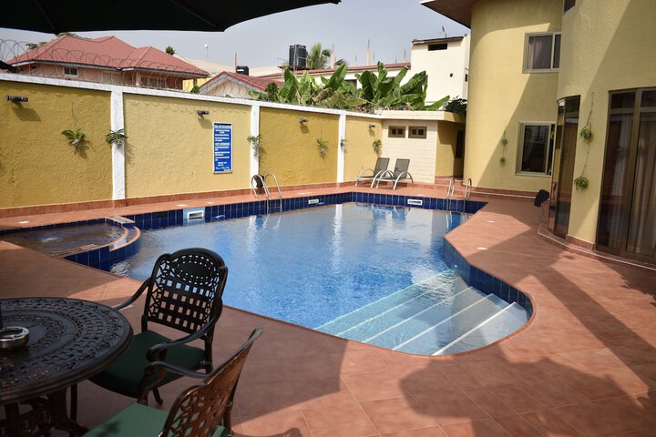 Hotel with Pool