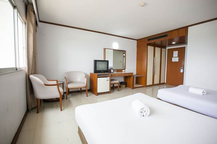 Room 53 of 143