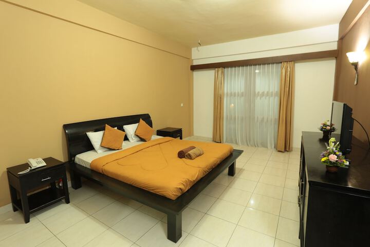 Room 12 of 42