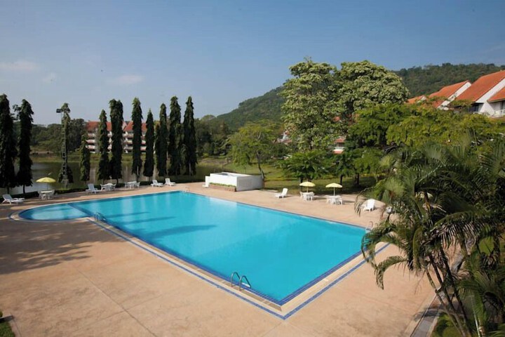 Pool 8 of 13