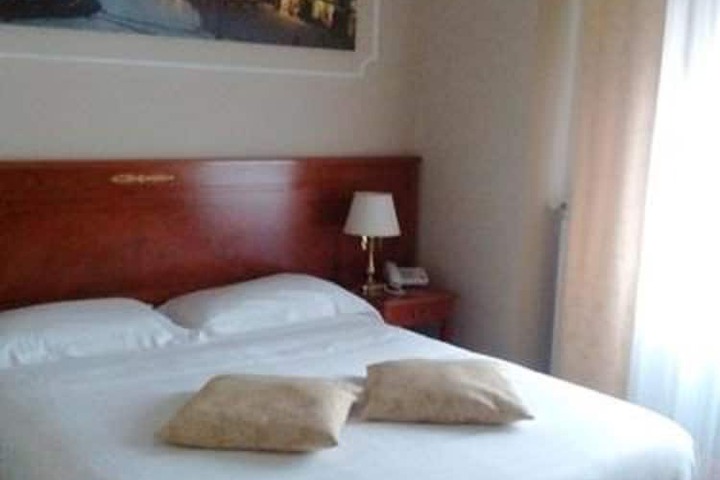 Room 10 of 22