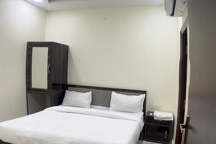 Room 4 of 22