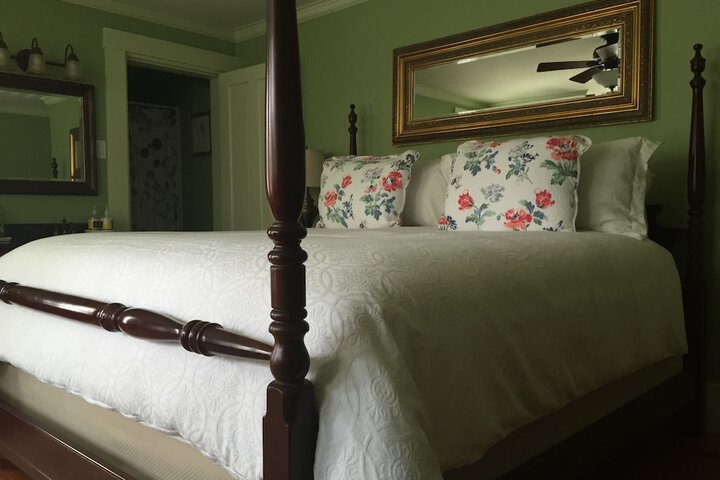 Room 9 of 26