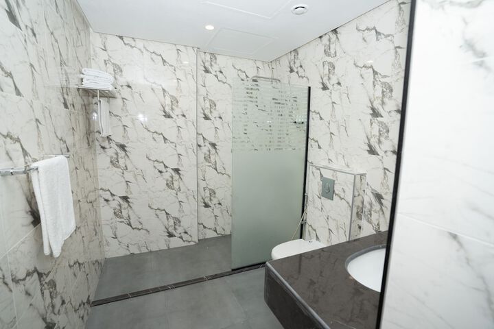 Room 16 of 24