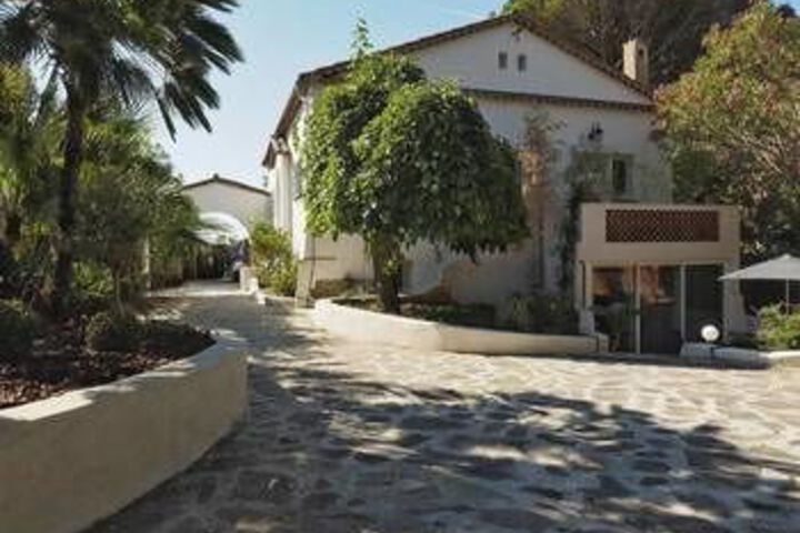 Hotel 3 of 8