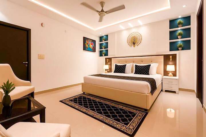 Room 17 of 28