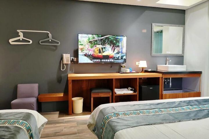 Room 37 of 62