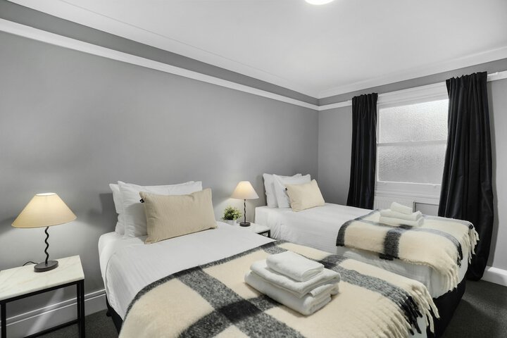 Room 34 of 93