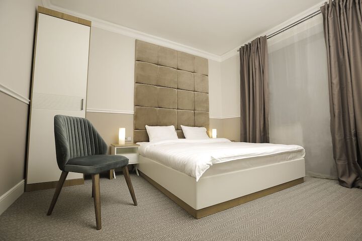 Room 6 of 20