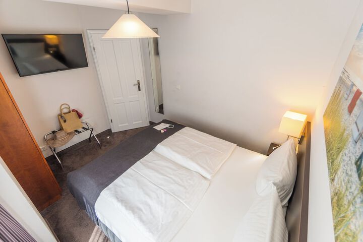 Room 28 of 130