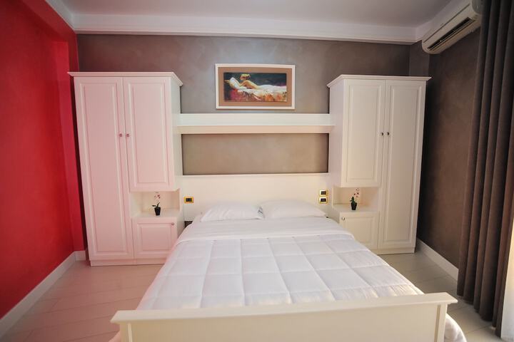 Room 40 of 103