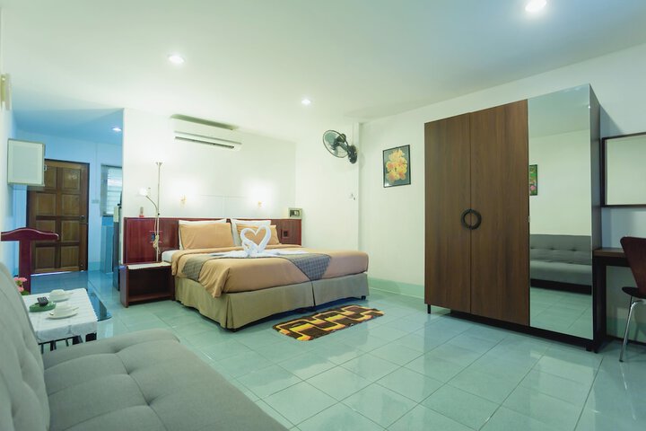 Room 81 of 208