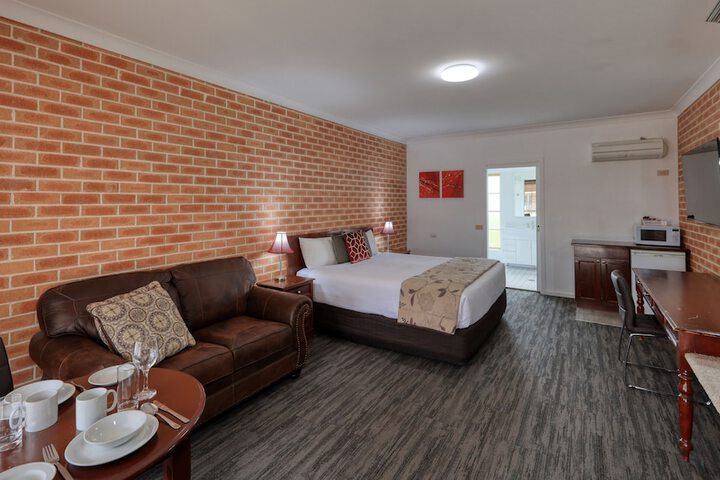 Room 3 of 43