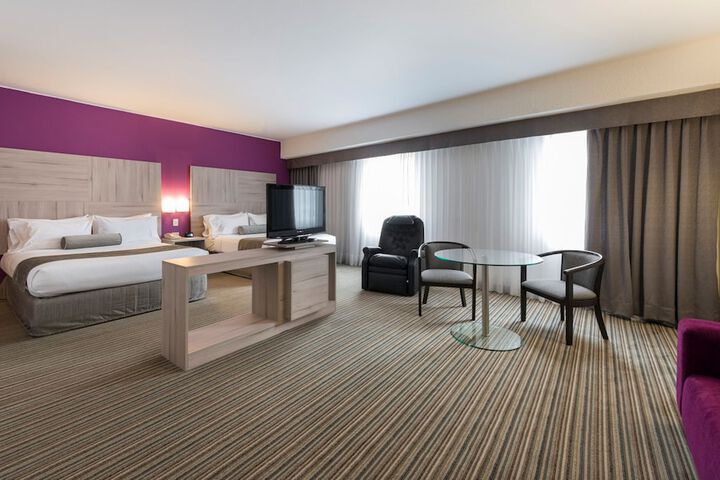 Room 18 of 212