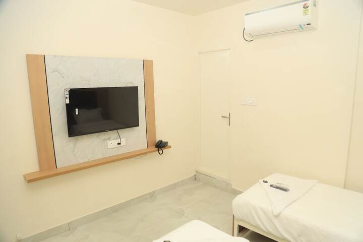 Room 6 of 34