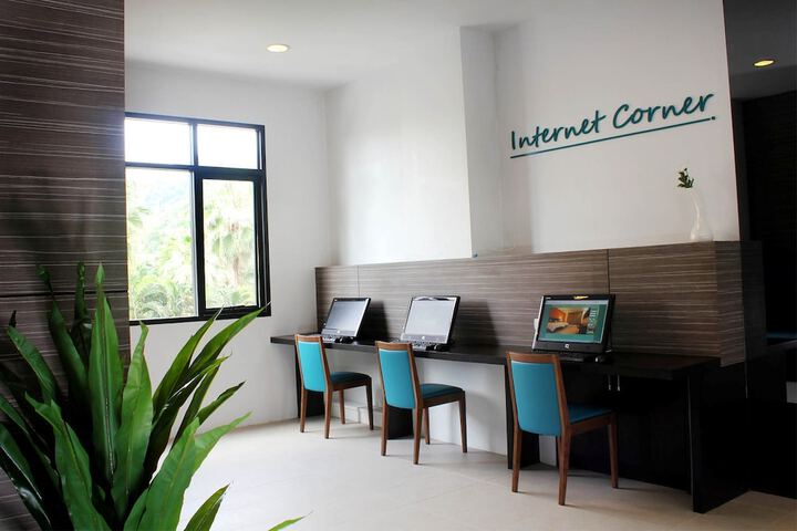 Business Center 40 of 51