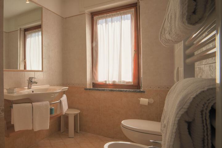 Room 53 of 75