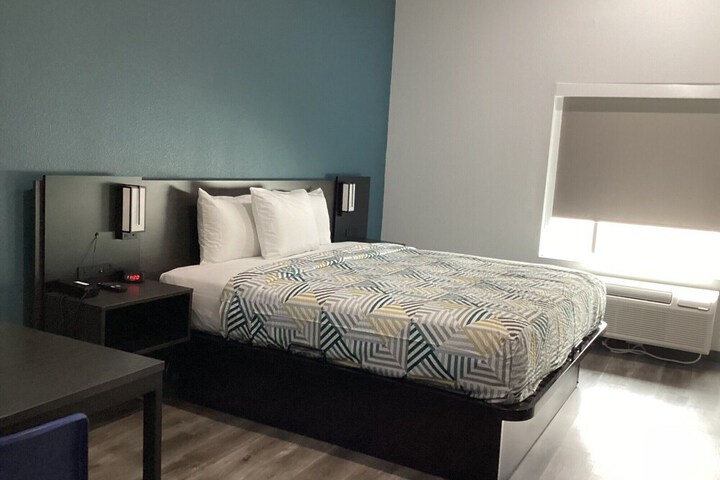 Room 15 of 44