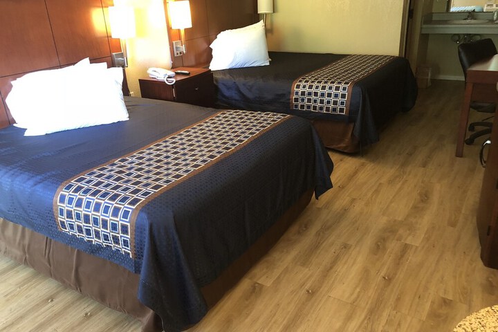 Room 4 of 17