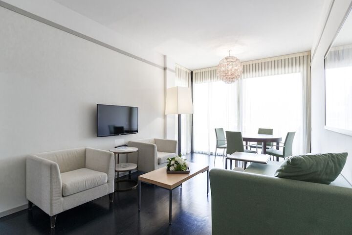 Room 45 of 244