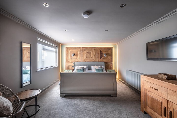 Room 9 of 63
