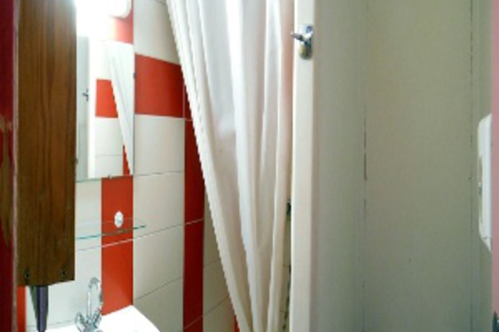 Room 153 of 216