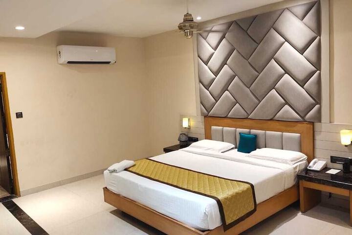 Room 32 of 67