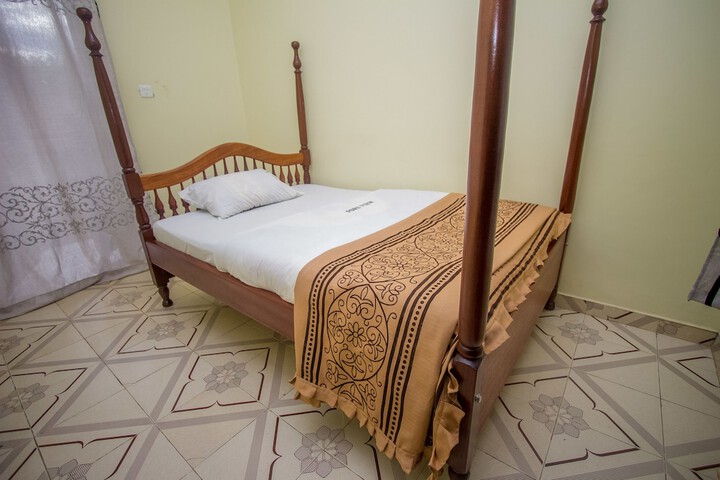 Room 9 of 33
