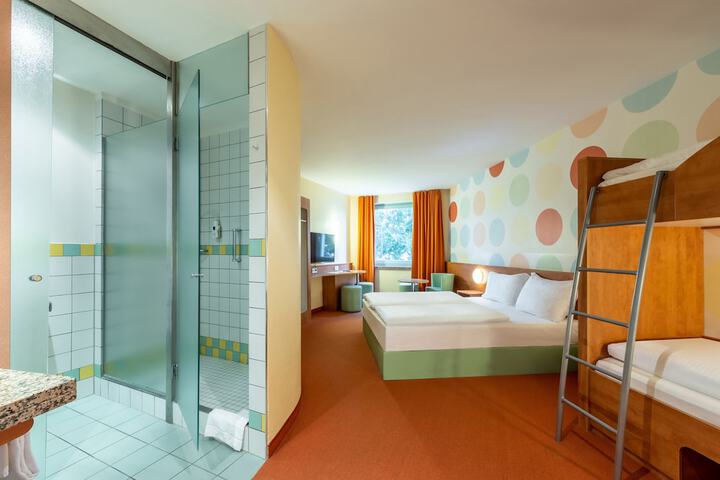 Room 8 of 154