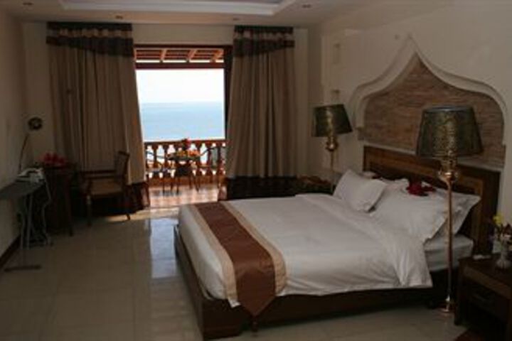 Room 8 of 32