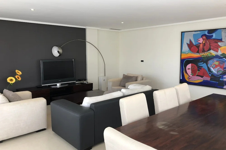 Room 3 of 16